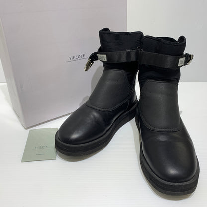 【中古品】【メンズ】 SUICOKE スイコック × TOGA PULLA トーガ プルラ 別注 コラボ SHORT BOOTS ショートブーツ 靴 レインブーツ BEEモデル 164-260709-ko-04-tei サイズ：27cm カラー：ブラック 万代Net店
