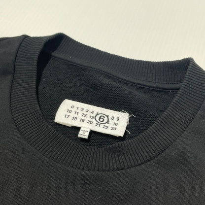 【中古品】【メンズ】 MM6 MAISON MARGIELA エムエムシックス メゾン マルジェラ 25AW MM6 LOGO SWEAT S52GU0247 25年秋冬 エムエムシックス ロゴスウェット 長袖 トップス トレーナー 140-260706-sa-11-tei サイズ：L カラー：ブラック 万代Net店