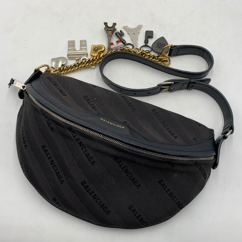 【中古品】【メンズ】 BALENCIAGA バレンシアガ 518163 スーベニアXS ジャガードロゴ ボディバッグ カバン ショルダーバッグ 180-260709-ko-13-tei カラー：ブラック系 万代Net店