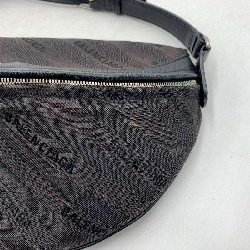 【中古品】【メンズ】 BALENCIAGA バレンシアガ 518163 スーベニアXS ジャガードロゴ ボディバッグ カバン ショルダーバッグ 180-260709-ko-13-tei カラー：ブラック系 万代Net店