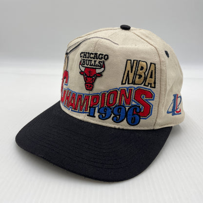 【中古品】【メンズ】 LOGO ATHLETIC ロゴアスレチック NBA CHICAGO BULLS CHAMPION CAP エヌビーエー シカゴ ブルズ チャンピオン キャップ 帽子 ツートーンキャップ 185-260805-ko-04-tei カラー：ベージュ系/ブラック系 万代Net店