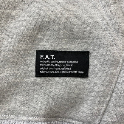 【中古品】【メンズ】 FAT エフエーティー × GARNI ガルニ 別注コラボ HOODIE F32221-SW09-AB フーディー トップス プルーオーバーパーカー 142-260716-ss-04-tei サイズ：FAT カラー：グレー 万代Net店