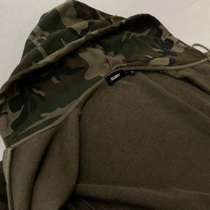 【中古品】【メンズ】 XLARGE エクストララージ MULTI LOGO ZIP UP HOODED 101254012004 マルチロゴ ジップアップフーディー アウター ジップパーカー 142-260711-ss-08-tei サイズ：M カラー：カモ 万代Net店