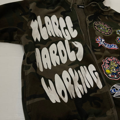 【中古品】【メンズ】 XLARGE エクストララージ MULTI LOGO ZIP UP HOODED 101254012004 マルチロゴ ジップアップフーディー アウター ジップパーカー 142-260711-ss-08-tei サイズ：M カラー：カモ 万代Net店