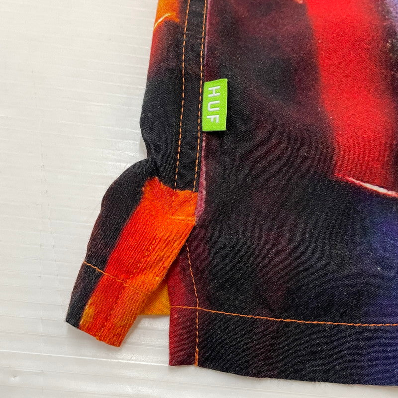 【中古品】【メンズ】 HUF ハフ CONCRETE JUNGLE S/S WOVEN TOP コンクリート ジャングル ショート スリーブ ウーブン 半袖 トップス 142-260801-sa-21-tei サイズ：M カラー：総柄 万代Net店