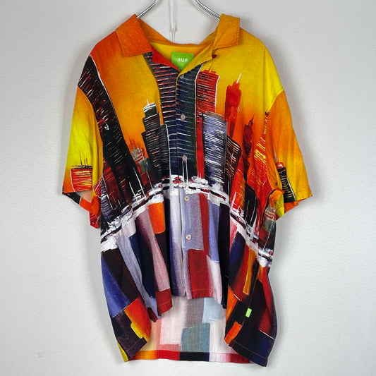 【中古品】【メンズ】 HUF ハフ CONCRETE JUNGLE S/S WOVEN TOP コンクリート ジャングル ショート スリーブ ウーブン 半袖 トップス 142-260801-sa-21-tei サイズ：M カラー：総柄 万代Net店