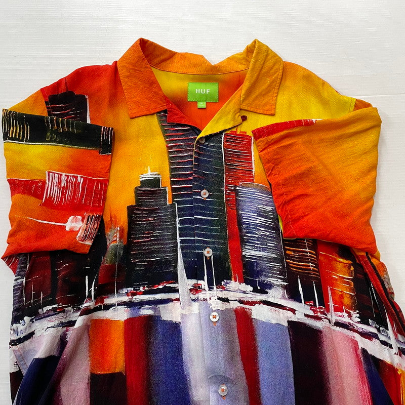 【中古品】【メンズ】 HUF ハフ CONCRETE JUNGLE S/S WOVEN TOP コンクリート ジャングル ショート スリーブ ウーブン 半袖 トップス 142-260801-sa-21-tei サイズ：M カラー：総柄 万代Net店