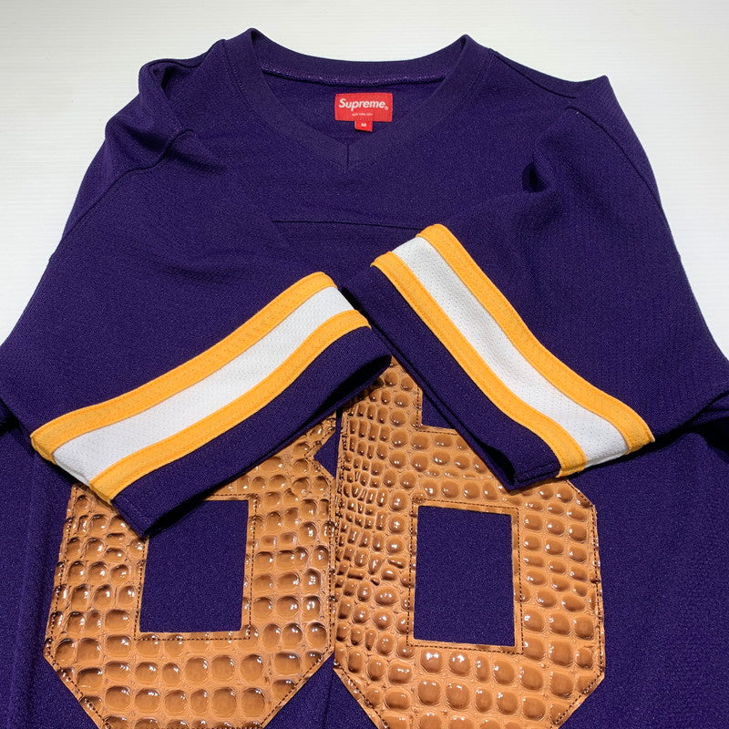 【中古品】【メンズ】 SUPREME シュプリーム 22SS FAUX CROC FOOTBALL JERSEY フェイク クロコ フットボールジャージ 半袖 トップス 149-260707-yo-25-tei サイズ：M カラー：パープル 万代Net店