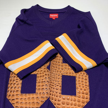 【中古品】【メンズ】 SUPREME シュプリーム 22SS FAUX CROC FOOTBALL JERSEY フェイク クロコ フットボールジャージ 半袖 トップス 149-260707-yo-25-tei サイズ：M カラー：パープル 万代Net店