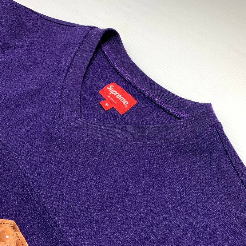 【中古品】【メンズ】 SUPREME シュプリーム 22SS FAUX CROC FOOTBALL JERSEY フェイク クロコ フットボールジャージ 半袖 トップス 149-260707-yo-25-tei サイズ：M カラー：パープル 万代Net店