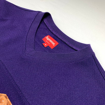 【中古品】【メンズ】 SUPREME シュプリーム 22SS FAUX CROC FOOTBALL JERSEY フェイク クロコ フットボールジャージ 半袖 トップス 149-260707-yo-25-tei サイズ：M カラー：パープル 万代Net店