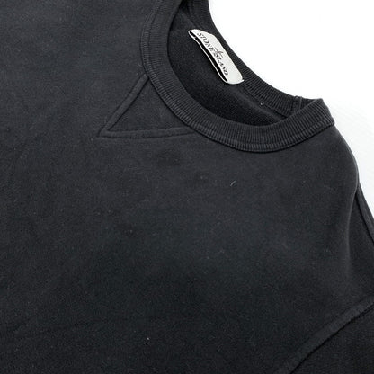 【中古品】【メンズ】 STONE ISLAND ストーンアイランド SHOULDER POCKET CREWNECK SWEAT SHIRT 791560577 ショルダーポケット クルーネック スウェット シャツ 長袖 トップス トレーナー 141-260707-yo-06-tei サイズ：S カラー：ブラック 万代Net店