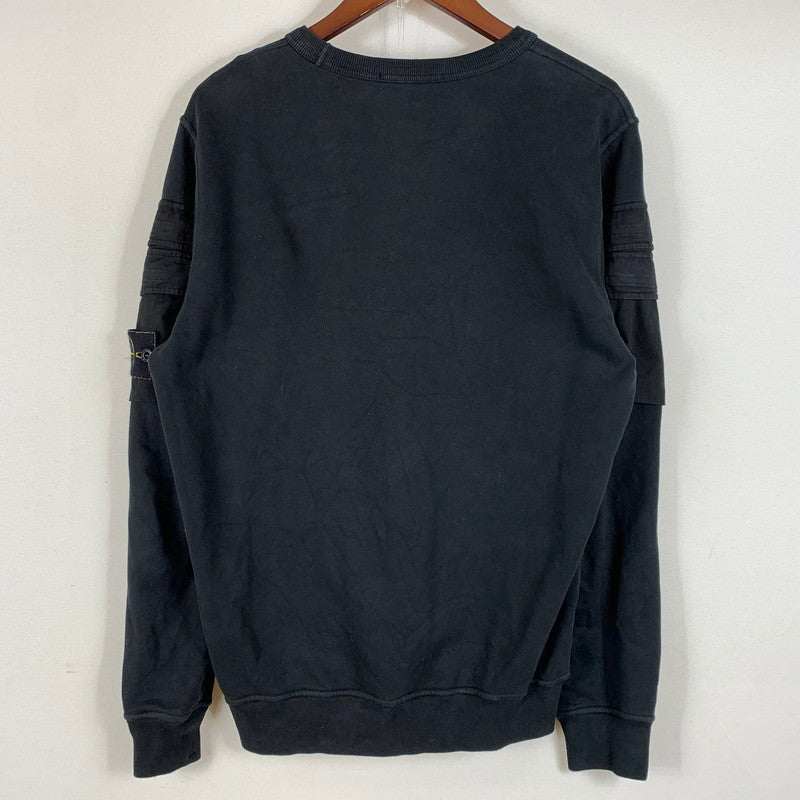 【中古品】【メンズ】 STONE ISLAND ストーンアイランド SHOULDER POCKET CREWNECK SWEAT SHIRT 791560577 ショルダーポケット クルーネック スウェット シャツ 長袖 トップス トレーナー 141-260707-yo-06-tei サイズ：S カラー：ブラック 万代Net店