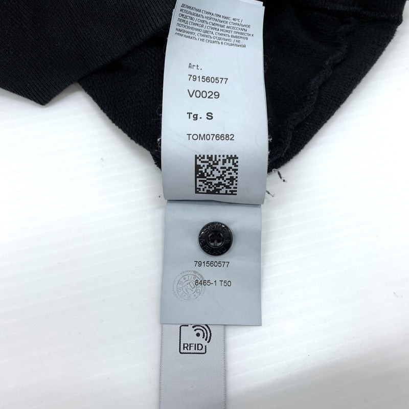 【中古品】【メンズ】 STONE ISLAND ストーンアイランド SHOULDER POCKET CREWNECK SWEAT SHIRT 791560577 ショルダーポケット クルーネック スウェット シャツ 長袖 トップス トレーナー 141-260707-yo-06-tei サイズ：S カラー：ブラック 万代Net店