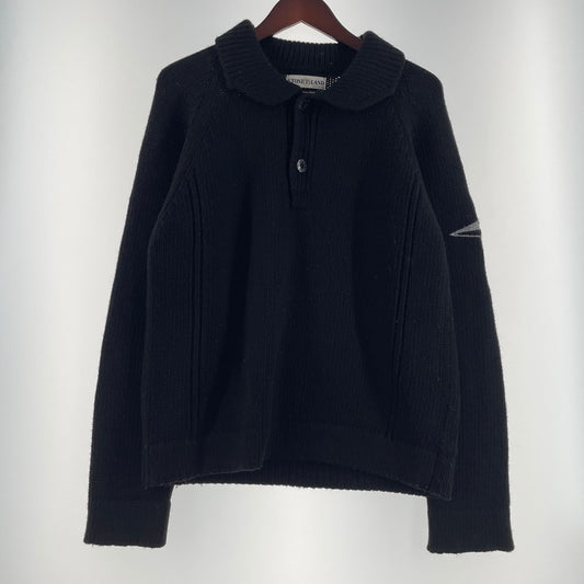 【中古品】【メンズ】 STONE ISLAND ストーン アイランド SLEEVE LOGO L/S KNIT POLOSHIRT 袖ロゴ 長袖 ニット ポロシャツ 長袖 トップス 141-260707-sa-07-tei サイズ：M カラー：ブラック 万代Net店