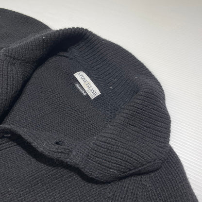 【中古品】【メンズ】 STONE ISLAND ストーン アイランド SLEEVE LOGO L/S KNIT POLOSHIRT 袖ロゴ 長袖 ニット ポロシャツ 長袖 トップス 141-260707-sa-07-tei サイズ：M カラー：ブラック 万代Net店