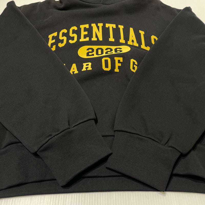 【中古品】【メンズ】 ESSENTIALS エッセンシャルズ COLLEGE LOGO HOODIE "2026" カレッジ ロゴ フーディー 2026年 トップス プルーオーバー パーカー 142-260708-sa-16-tei サイズ：M カラー：ブラック 万代Net店