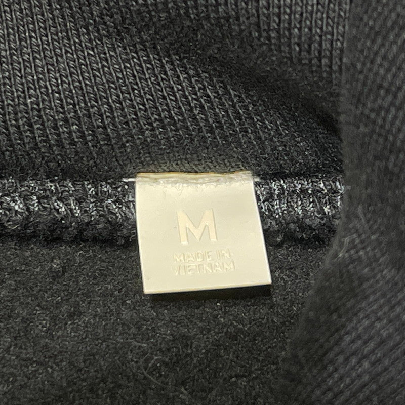 【中古品】【メンズ】 ESSENTIALS エッセンシャルズ COLLEGE LOGO HOODIE "2026" カレッジ ロゴ フーディー 2026年 トップス プルーオーバー パーカー 142-260708-sa-16-tei サイズ：M カラー：ブラック 万代Net店