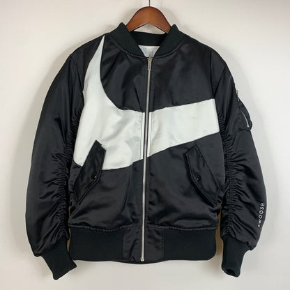【中古品】【メンズ】 NIKE ナイキ DD6056-010 AS M NSW SYNFL SWOOSH BOMBER "BLACK WHITE" メンズ スウィッシュ ボンバー ジャケット ブラック ホワイト アウター リバーシブル 148-260710-sa-18-tei サイズ：S カラー：ブラック 万代Net店