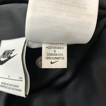 【中古品】【メンズ】 NIKE ナイキ DD6056-010 AS M NSW SYNFL SWOOSH BOMBER "BLACK WHITE" メンズ スウィッシュ ボンバー ジャケット ブラック ホワイト アウター リバーシブル 148-260710-sa-18-tei サイズ：S カラー：ブラック 万代Net店