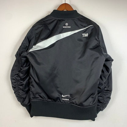 【中古品】【メンズ】 NIKE ナイキ DD6056-010 AS M NSW SYNFL SWOOSH BOMBER "BLACK WHITE" メンズ スウィッシュ ボンバー ジャケット ブラック ホワイト アウター リバーシブル 148-260710-sa-18-tei サイズ：S カラー：ブラック 万代Net店