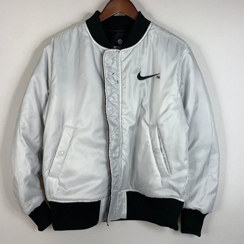 【中古品】【メンズ】 NIKE ナイキ DD6056-010 AS M NSW SYNFL SWOOSH BOMBER "BLACK WHITE" メンズ スウィッシュ ボンバー ジャケット ブラック ホワイト アウター リバーシブル 148-260710-sa-18-tei サイズ：S カラー：ブラック 万代Net店