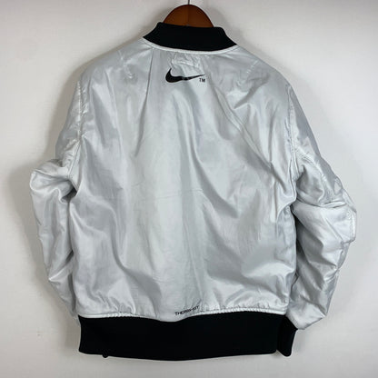 【中古品】【メンズ】 NIKE ナイキ DD6056-010 AS M NSW SYNFL SWOOSH BOMBER "BLACK WHITE" メンズ スウィッシュ ボンバー ジャケット ブラック ホワイト アウター リバーシブル 148-260710-sa-18-tei サイズ：S カラー：ブラック 万代Net店