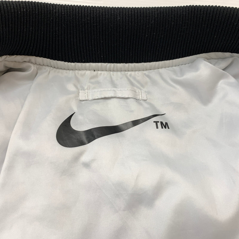 【中古品】【メンズ】 NIKE ナイキ DD6056-010 AS M NSW SYNFL SWOOSH BOMBER "BLACK WHITE" メンズ スウィッシュ ボンバー ジャケット ブラック ホワイト アウター リバーシブル 148-260710-sa-18-tei サイズ：S カラー：ブラック 万代Net店