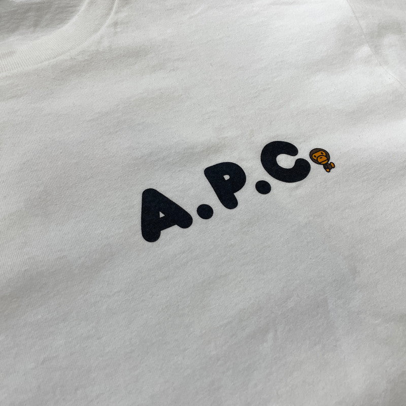 【中古品】【メンズ】 A BATHING APE アベイシングエイプ × A.P.C. アーペーセー 別注コラボ LOGO MILO ON APC WIDE S/S TEE ロゴ ミロオンAPC ワイド ショートスリーブTシャツ 半袖トップス 142-260711-ss-04-tei サイズ：2XL カラー：ホワイト 万代Net店