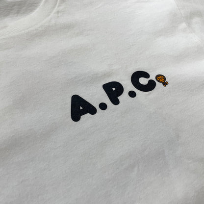 【中古品】【メンズ】 A BATHING APE アベイシングエイプ × A.P.C. アーペーセー 別注コラボ LOGO MILO ON APC WIDE S/S TEE ロゴ ミロオンAPC ワイド ショートスリーブTシャツ 半袖トップス 142-260711-ss-04-tei サイズ：2XL カラー：ホワイト 万代Net店