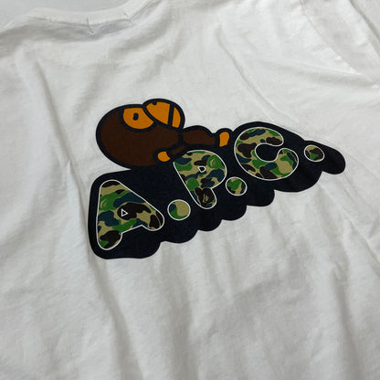 【中古品】【メンズ】 A BATHING APE アベイシングエイプ × A.P.C. アーペーセー 別注コラボ LOGO MILO ON APC WIDE S/S TEE ロゴ ミロオンAPC ワイド ショートスリーブTシャツ 半袖トップス 142-260711-ss-04-tei サイズ：2XL カラー：ホワイト 万代Net店