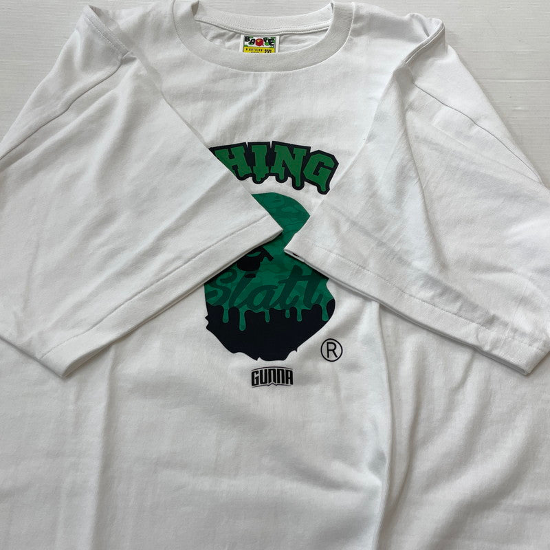 【中古品】【メンズ】 A BATHING APE アベイシングエイプ × GUUNA ガンナ 別注コラボ LOGO S/S TEE ロゴ ショートスリーブTシャツ 半袖トップス 142-260711-ss-02-tei サイズ：2XL カラー：ホワイト 万代Net店