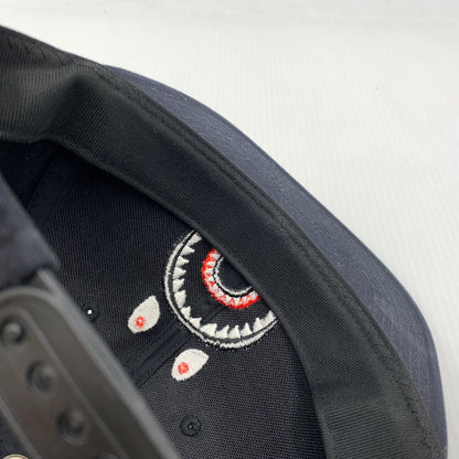 【中古品】【メンズ】 ABATHINGAPE アベイシングエイプ SHARK SNAPBACK CAP 001CPD801007X スナップバックキャップ 帽子 185-260730-yo-07-tei サイズ：F カラー：ネイビー 万代Net店