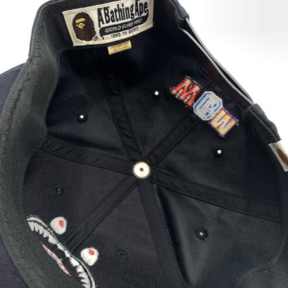 【中古品】【メンズ】 ABATHINGAPE アベイシングエイプ SHARK SNAPBACK CAP 001CPD801007X スナップバックキャップ 帽子 185-260730-yo-07-tei サイズ：F カラー：ネイビー 万代Net店