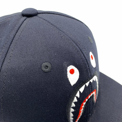 【中古品】【メンズ】 ABATHINGAPE アベイシングエイプ SHARK SNAPBACK CAP 001CPD801007X スナップバックキャップ 帽子 185-260730-yo-07-tei サイズ：F カラー：ネイビー 万代Net店