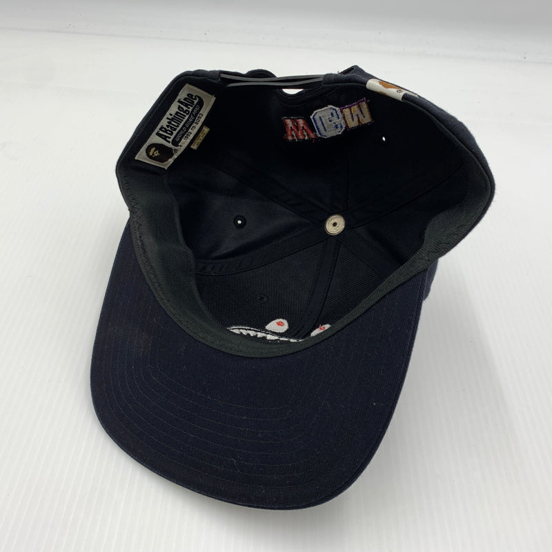 【中古品】【メンズ】 ABATHINGAPE アベイシングエイプ SHARK SNAPBACK CAP 001CPD801007X スナップバックキャップ 帽子 185-260730-yo-07-tei サイズ：F カラー：ネイビー 万代Net店