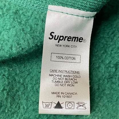 【現状渡し品】【メンズ】 SUPREME シュプリーム × KAWS カウズ 別注コラボ CHALK LOGO HOODED SWEATSHIRT チョーク ロゴ フーディ スウェットシャツ 長袖 トップス トレーナー 149-260712-sa-13-tei サイズ：M カラー：グリーン 万代Net店