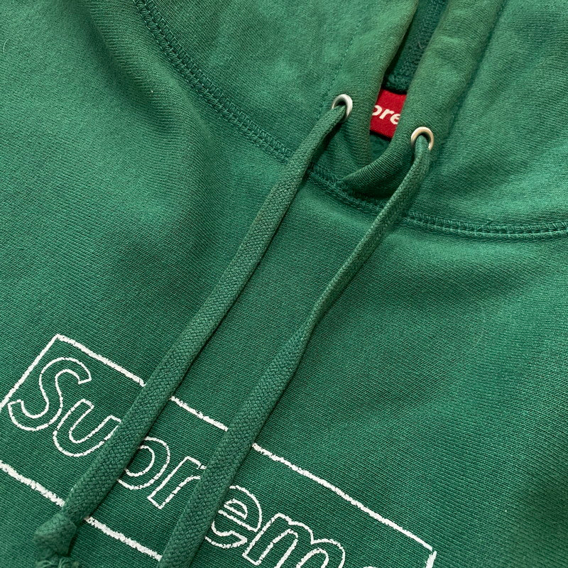 【現状渡し品】【メンズ】 SUPREME シュプリーム × KAWS カウズ 別注コラボ CHALK LOGO HOODED SWEATSHIRT チョーク ロゴ フーディ スウェットシャツ 長袖 トップス トレーナー 149-260712-sa-13-tei サイズ：M カラー：グリーン 万代Net店