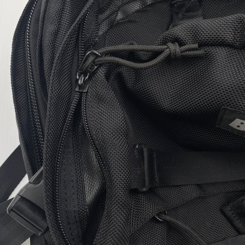 【現状渡し品】【メンズ】 FCRB エフシーアールビー × NEW ERA ニューエラ 別注コラボ 16AW BIG LOGO CARRIER PACK FCRB-167072 2016年秋冬 ビッグ ロゴ キャリアバック カバン リュックサック 188-260712-sa-01-tei カラー：ブラック 万代Net店