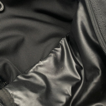 【現状渡し品】【メンズ】 FCRB エフシーアールビー × NEW ERA ニューエラ 別注コラボ 16AW BIG LOGO CARRIER PACK FCRB-167072 2016年秋冬 ビッグ ロゴ キャリアバック カバン リュックサック 188-260712-sa-01-tei カラー：ブラック 万代Net店