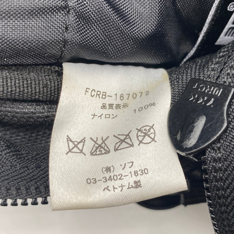 【現状渡し品】【メンズ】 FCRB エフシーアールビー × NEW ERA ニューエラ 別注コラボ 16AW BIG LOGO CARRIER PACK FCRB-167072 2016年秋冬 ビッグ ロゴ キャリアバック カバン リュックサック 188-260712-sa-01-tei カラー：ブラック 万代Net店