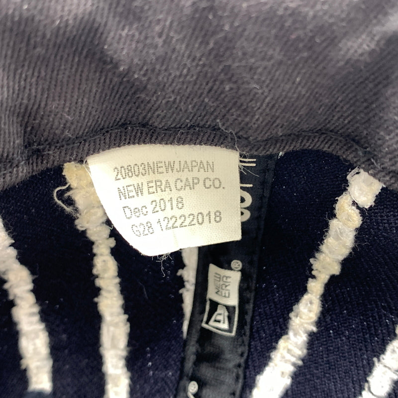 【中古品】【メンズ】 SUPREME シュプリーム × NEW ERA ニューエラ 別注コラボ 19SS TEXT STRIPE CAP テキスト ストライプ キャップ 帽子 149-260730-yo-03-tei サイズ：7 1/2 カラー：ネイビー 万代Net店
