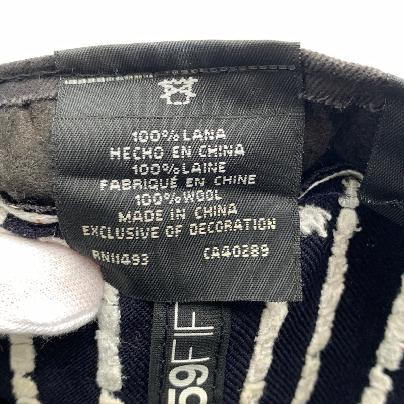 【中古品】【メンズ】 SUPREME シュプリーム × NEW ERA ニューエラ 別注コラボ 19SS TEXT STRIPE CAP テキスト ストライプ キャップ 帽子 149-260730-yo-03-tei サイズ：7 1/2 カラー：ネイビー 万代Net店