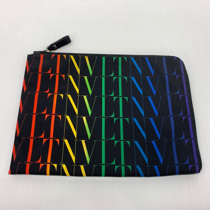 【中古品】【メンズ】 Valentino ヴァレンチノ RAINBOW LOGO CRUTCH BAG レインボー ロゴ クラッチバッグ カバン セカンドバッグ 180-260714-ko-10-tei カラー：ブラック/マルチ 万代Net店