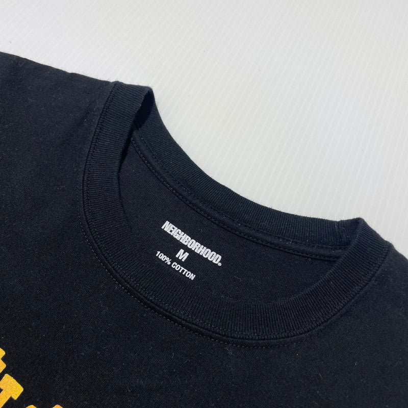 【中古品】【メンズ】 NEIGHBORHOOD ネイバーフッド × THE TIMERS . ザ・タイマーズ 別注 コラボ TEE SS Tシャツ ショートスリーブ 半袖 トップス 142-260713-yo-07-tei サイズ：M カラー：ブラック 万代Net店