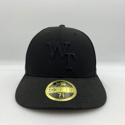 【中古品】【メンズ】 WTAPS ダブルタップス × NEW ERA ニューエラ 別注コラボ 59FIFTY LOW PROFILE CAP POLY. TWILL. NEWERA. LEAGUE ロー プロファイル キャップ 帽子 185-260730-yo-12-tei サイズ：７ 3/8 カラー：ブラック 万代Net店