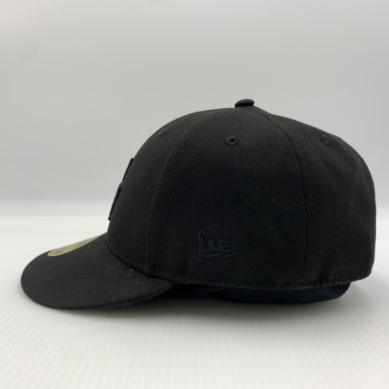 【中古品】【メンズ】 WTAPS ダブルタップス × NEW ERA ニューエラ 別注コラボ 59FIFTY LOW PROFILE CAP POLY. TWILL. NEWERA. LEAGUE ロー プロファイル キャップ 帽子 185-260730-yo-12-tei サイズ：７ 3/8 カラー：ブラック 万代Net店