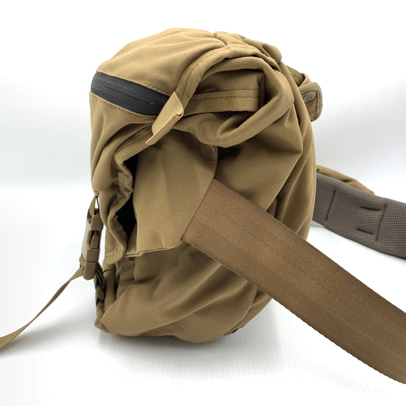 【現状渡し品】【メンズ】 MYSTERY RANCH ミステリーランチ INVADER WASTE BAG インベーダー ウエスト バッグ カバン ボディバッグ メッセンジャーバッグ 188-260723-ko-07-tei カラー：ブラウン 万代Net店