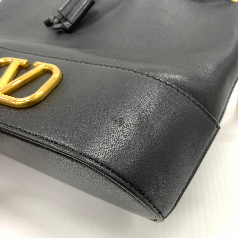 【中古品】【レディース】 VALENTINO GARAVANI ヴァレンティノ ガラヴァーニ Vロゴシグネチャー バケットバッグ カバン レザーバッグ 180-260714-ko-12-tei カラー：ブラック 万代Net店