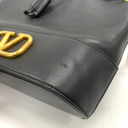 【中古品】【レディース】 VALENTINO GARAVANI ヴァレンティノ ガラヴァーニ Vロゴシグネチャー バケットバッグ カバン レザーバッグ 180-260714-ko-12-tei カラー：ブラック 万代Net店